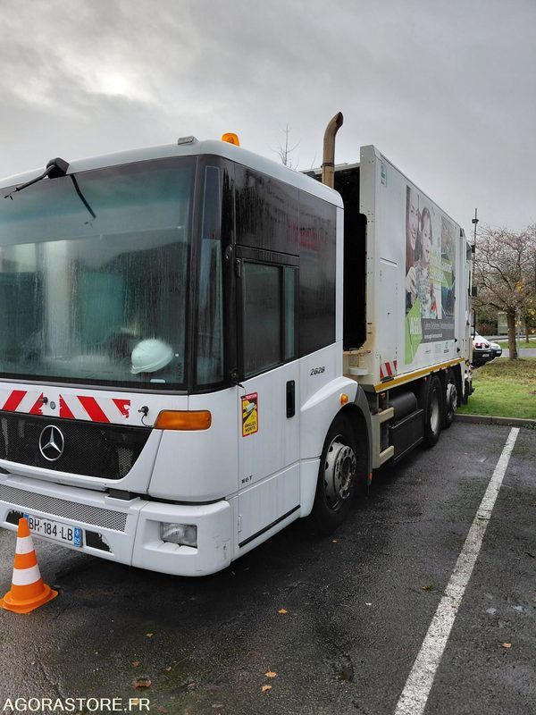 BOM MECEDES ECONIC (FERAILLE) - Vuilniswagen: afbeelding 2 BOM MECEDES ECONIC (FERAILLE) - Vuilniswagen: afbeelding 2