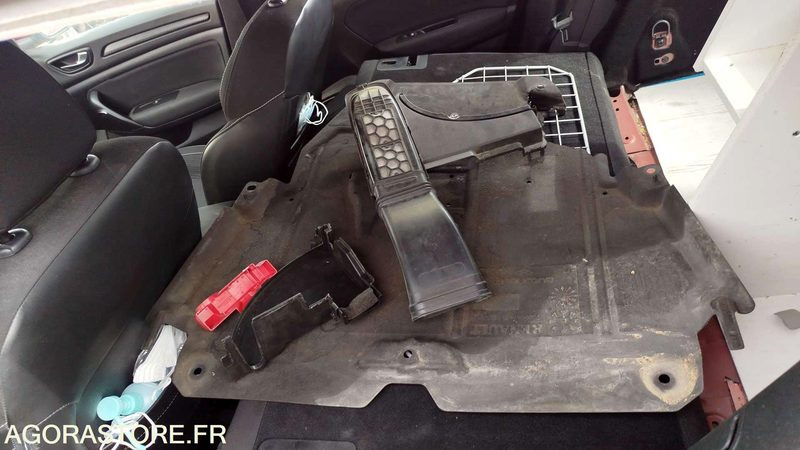 BREAK Renault Mégane - 2019 - FK785LQ - Stationwagen: afbeelding 4 BREAK Renault Mégane - 2019 - FK785LQ - Stationwagen: afbeelding 4