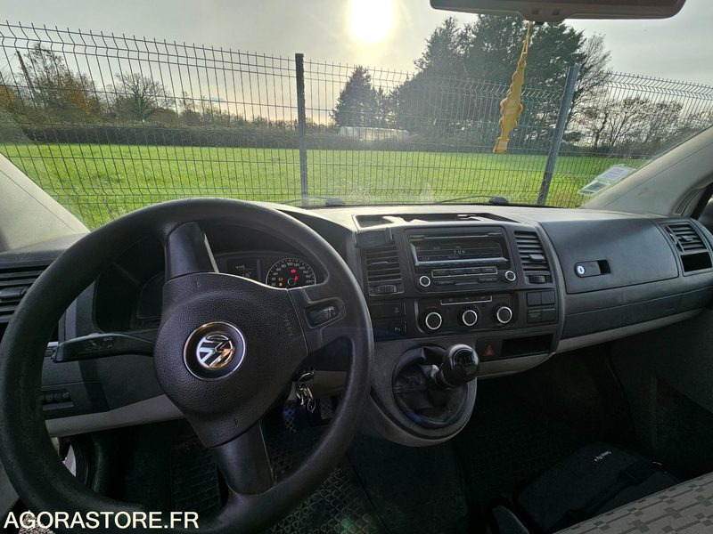 FOURGON TRANSPORTER T5 VOLKSWAGEN - 2013- 314 899 KMS - Bestelwagen: afbeelding 4 FOURGON TRANSPORTER T5 VOLKSWAGEN - 2013- 314 899 KMS - Bestelwagen: afbeelding 4