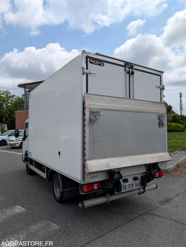 CAMION HAYON FRIGORIFIQUE MOINT DE 3T5 RENAUT MAXITY - Koelwagen: afbeelding 2 CAMION HAYON FRIGORIFIQUE MOINT DE 3T5 RENAUT MAXITY - Koelwagen: afbeelding 2