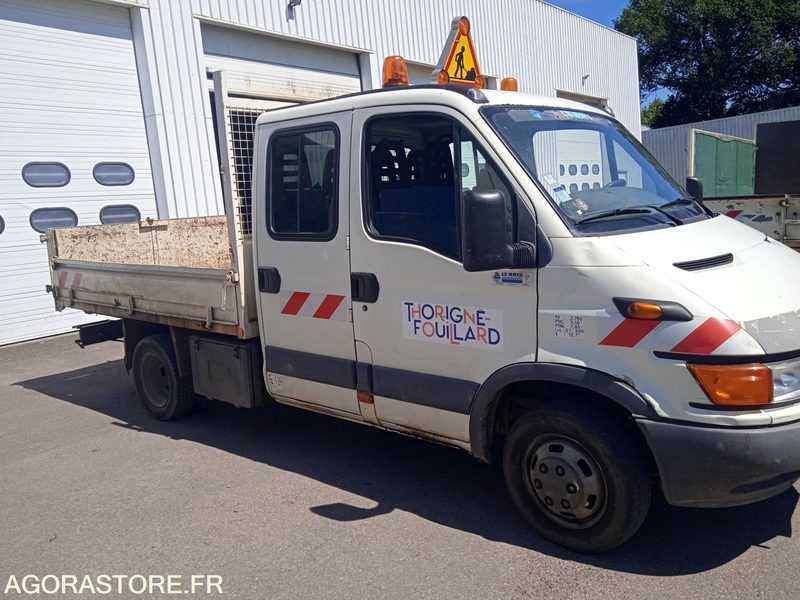 CAMION IVECO BENNE - Gesloten bestelwagen: afbeelding 3 CAMION IVECO BENNE - Gesloten bestelwagen: afbeelding 3