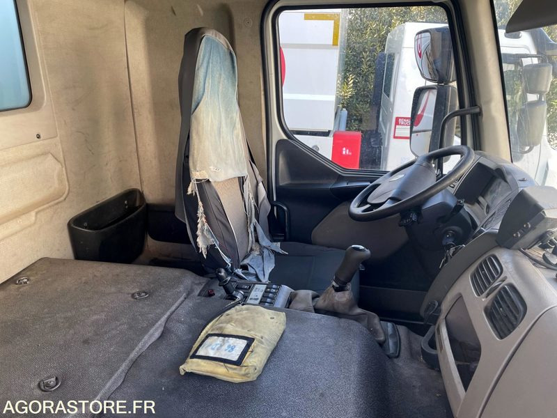 CAMION RENAULT19 HYDROCURER HUWER - 2018 / 341 258 KM - Vacuümwagen: afbeelding 5 CAMION RENAULT19 HYDROCURER HUWER - 2018 / 341 258 KM - Vacuümwagen: afbeelding 5