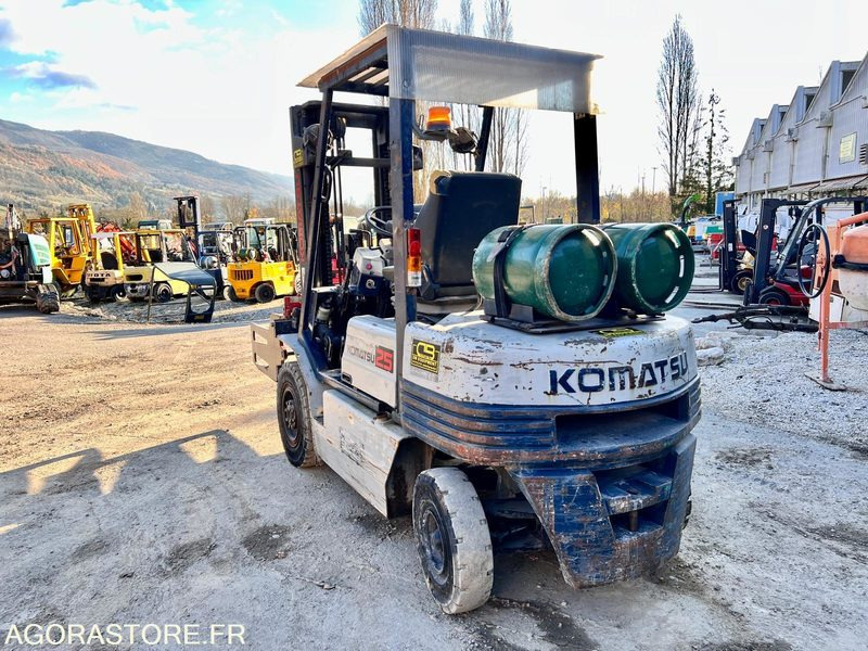 CHARIOT ÉLÉVATEUR À GAZ KOMATSU FG25T-11E AVEC PINCES - 1995 / 7938 HEURES - Diesel heftruck: afbeelding 2 CHARIOT ÉLÉVATEUR À GAZ KOMATSU FG25T-11E AVEC PINCES - 1995 / 7938 HEURES - Diesel heftruck: afbeelding 2