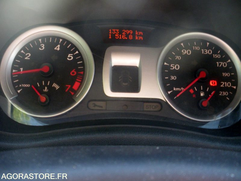 CLIO essence 133 578 km - Personenwagen: afbeelding 5 CLIO essence 133 578 km - Personenwagen: afbeelding 5