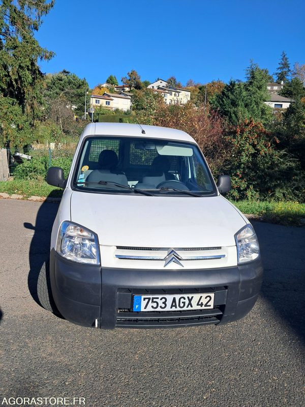 Citroën Berlingo 753 AGX 42 - Kleine bestelwagen: afbeelding 1 Citroën Berlingo 753 AGX 42 - Kleine bestelwagen: afbeelding 1