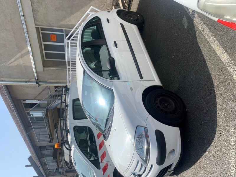 Citroen C 3 Phase 2 1.4 i GNV 75 cv - Personenwagen: afbeelding 2 Citroen C 3 Phase 2 1.4 i GNV 75 cv - Personenwagen: afbeelding 2