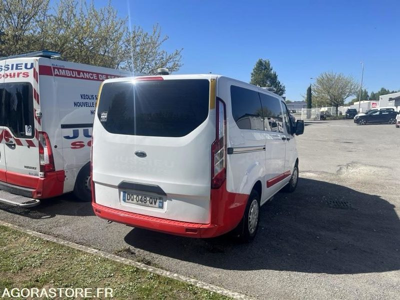 DQ-048-QV - Non Roulant - Pour pièces - FORD CUSTOM - VASP - 361 398 Kms - Ambulance: afbeelding 4 DQ-048-QV - Non Roulant - Pour pièces - FORD CUSTOM - VASP - 361 398 Kms - Ambulance: afbeelding 4
