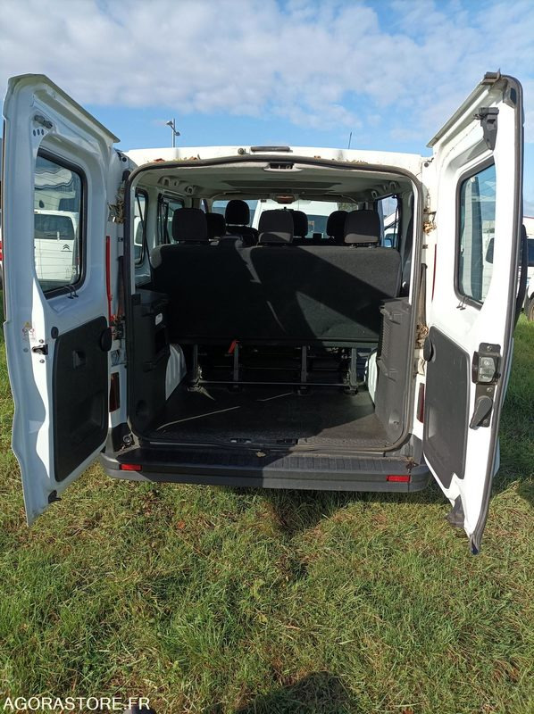 DS-311-SJ - Roulant - RENAULT TRAFIC - VP - 331 363 Kms - Minibus, Personenvervoer: afbeelding 4 DS-311-SJ - Roulant - RENAULT TRAFIC - VP - 331 363 Kms - Minibus, Personenvervoer: afbeelding 4