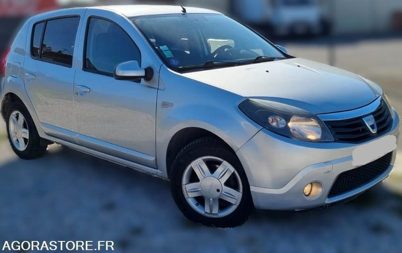 Dacia Sandero MPI GPL/ ESSENCE 176000km - Personenwagen: afbeelding 3 Dacia Sandero MPI GPL/ ESSENCE 176000km - Personenwagen: afbeelding 3