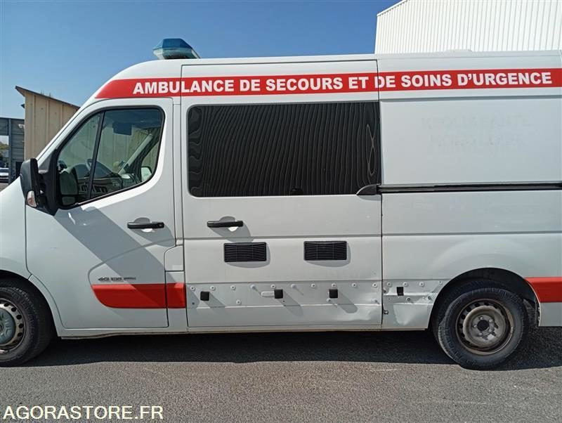 EF-016-QL - Roulant - RENAULT MASTER - VASP - 440 615 Kms - Ambulance: afbeelding 2 EF-016-QL - Roulant - RENAULT MASTER - VASP - 440 615 Kms - Ambulance: afbeelding 2