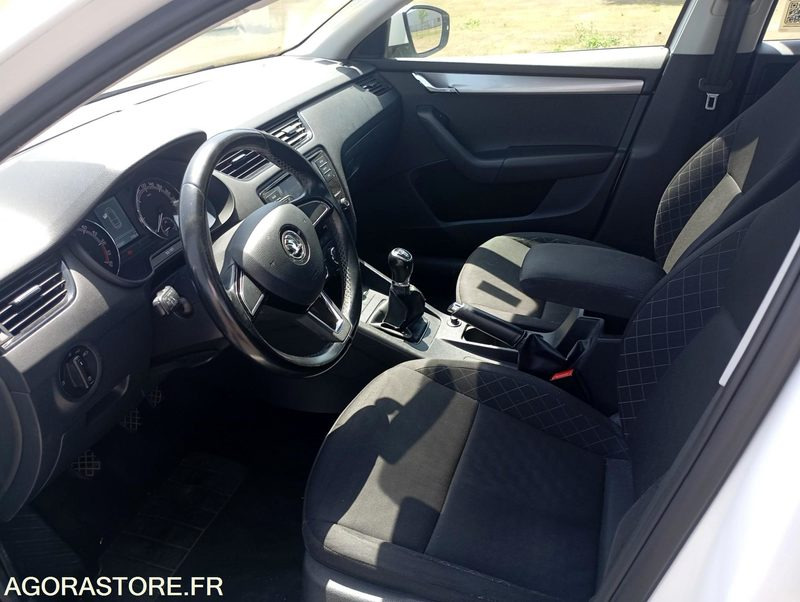 FE-151-KB - Roulant - SKODA OCTAVIA - VP - 370 471 Kms - Personenwagen: afbeelding 5 FE-151-KB - Roulant - SKODA OCTAVIA - VP - 370 471 Kms - Personenwagen: afbeelding 5