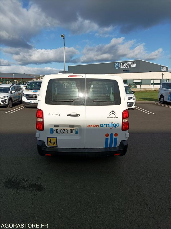 FG-023-DF - Roulant - CITROEN JUMPY SPACE TOURER - VP - 178 975 Kms - Minibus, Personenvervoer: afbeelding 4 FG-023-DF - Roulant - CITROEN JUMPY SPACE TOURER - VP - 178 975 Kms - Minibus, Personenvervoer: afbeelding 4
