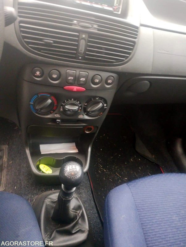 FIAT PUNTO 275500 KM - Personenwagen: afbeelding 3 FIAT PUNTO 275500 KM - Personenwagen: afbeelding 3