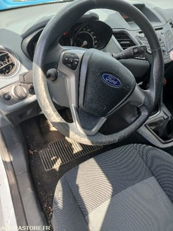 FORD FIESTA N°2 1.2 L– COULEUR BLANCHE - Personenwagen: afbeelding 4 FORD FIESTA N°2 1.2 L– COULEUR BLANCHE - Personenwagen: afbeelding 4
