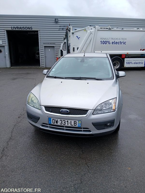 FORD FOCUS 1.8 ESSENCE - 2006 - 135 225 km - Personenwagen: afbeelding 1 FORD FOCUS 1.8 ESSENCE - 2006 - 135 225 km - Personenwagen: afbeelding 1