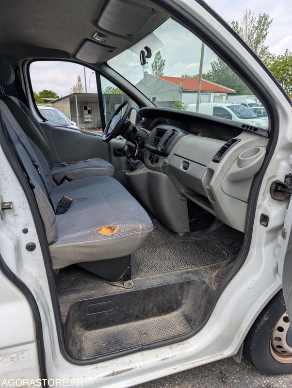 FOURGON TOLE MOINS 3T5 RENAULT TRAFIC - Gesloten bestelwagen: afbeelding 5 FOURGON TOLE MOINS 3T5 RENAULT TRAFIC - Gesloten bestelwagen: afbeelding 5