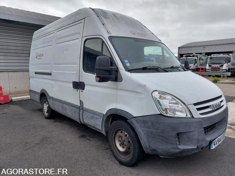 Fourgon IVECO Daily CNG- AA-840-JA - 176200 km (BARA - R51754) - Gesloten bestelwagen: afbeelding 1 Fourgon IVECO Daily CNG- AA-840-JA - 176200 km (BARA - R51754) - Gesloten bestelwagen: afbeelding 1