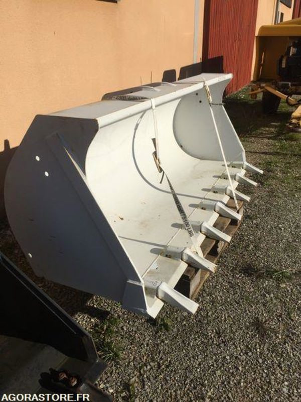Godet neuf de chargeuse 2000mm New Holland W50, W60, W70, W80 - Voorladerbak: afbeelding 5 Godet neuf de chargeuse 2000mm New Holland W50, W60, W70, W80 - Voorladerbak: afbeelding 5