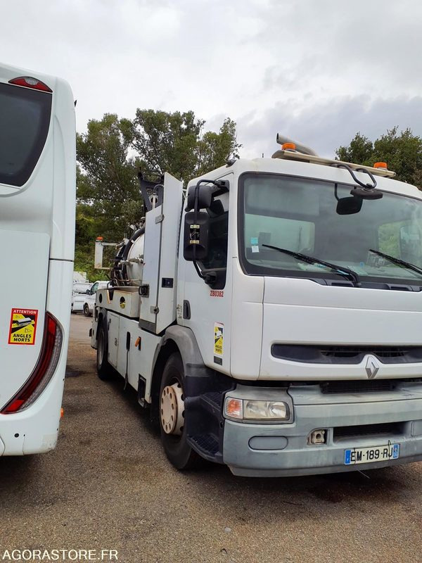 HYDROCUREUR 19T RIVARD - 2004 / 262 122 KM - Vacuümwagen: afbeelding 1 HYDROCUREUR 19T RIVARD - 2004 / 262 122 KM - Vacuümwagen: afbeelding 1