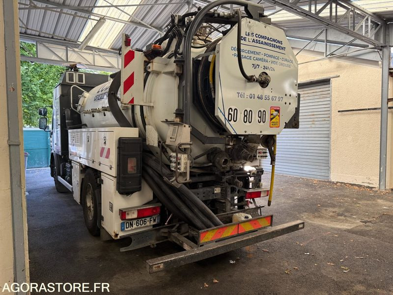 Hydrocureur Rivard 19T - 406 000 KM - Année 2008 - Vacuümwagen: afbeelding 3 Hydrocureur Rivard 19T - 406 000 KM - Année 2008 - Vacuümwagen: afbeelding 3