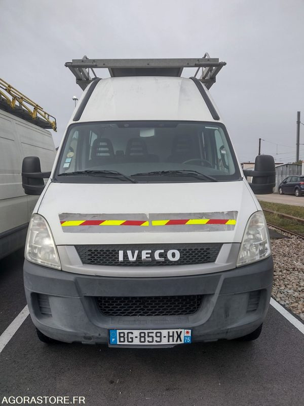 IVECO - 65C17 - 2011 / 96383 KM - Gesloten bestelwagen: afbeelding 2 IVECO - 65C17 - 2011 / 96383 KM - Gesloten bestelwagen: afbeelding 2