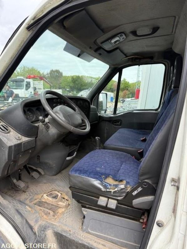IVECO DAILY - 2003 - 173808KMS - Gesloten bestelwagen: afbeelding 2 IVECO DAILY - 2003 - 173808KMS - Gesloten bestelwagen: afbeelding 2