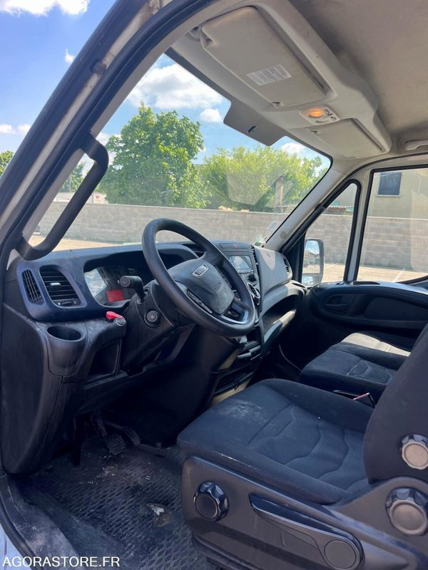 Iveco Daily 35C BVA - 2019 - 118 200km - Gesloten bestelwagen: afbeelding 5 Iveco Daily 35C BVA - 2019 - 118 200km - Gesloten bestelwagen: afbeelding 5
