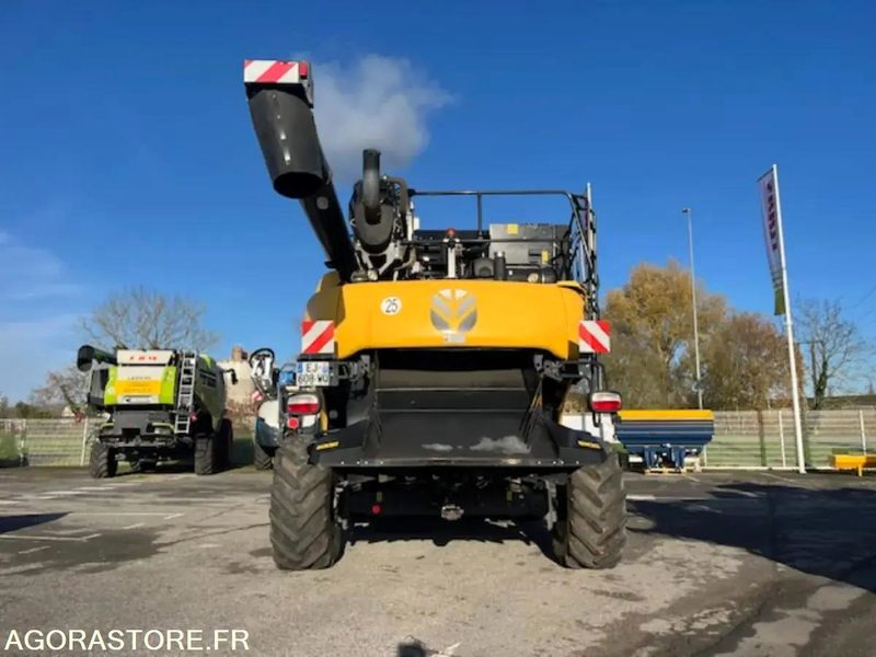 Landbouwmachine MOISSONNEUSE BATTEUSE NEW HOLLAND CR 8.80 - 2017 / 1847 HEURES: afbeelding 15 Landbouwmachine MOISSONNEUSE BATTEUSE NEW HOLLAND CR 8.80 - 2017 / 1847 HEURES: afbeelding 15