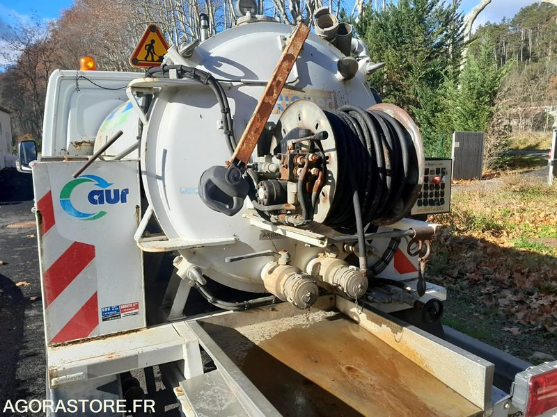 MERCEDES 315 - HYDROCUREUSE // ET719HX // 2007 213567KM // ÉTAT MOTEUR INCONNU - Vacuümwagen: afbeelding 4 MERCEDES 315 - HYDROCUREUSE // ET719HX // 2007 213567KM // ÉTAT MOTEUR INCONNU - Vacuümwagen: afbeelding 4
