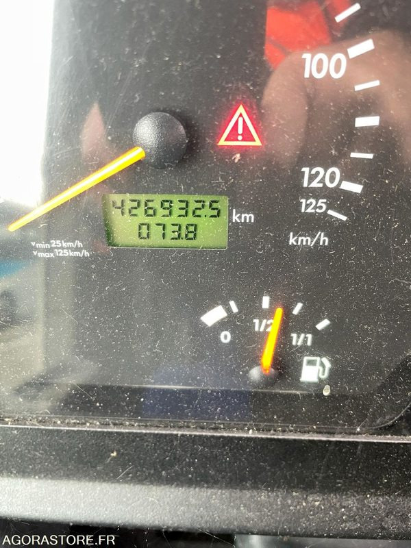 MERCEDES INTOURO N°093372 - Schoolbus: afbeelding 5 MERCEDES INTOURO N°093372 - Schoolbus: afbeelding 5