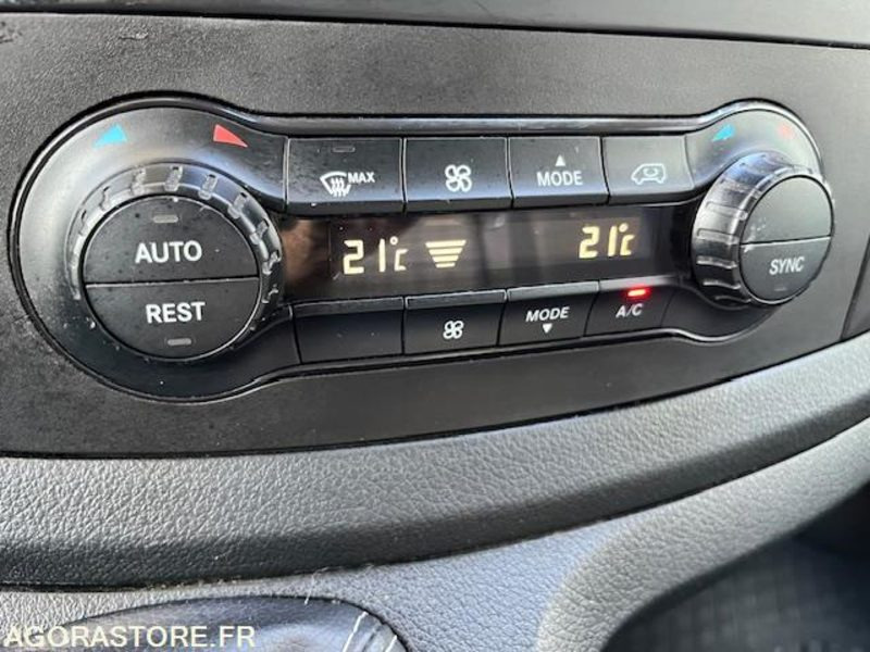 MERCEDES VITO FOURGON 116 CDI BLUETEC PROPULSION LONG 3 PLACES BV6 - Gesloten bestelwagen: afbeelding 4 MERCEDES VITO FOURGON 116 CDI BLUETEC PROPULSION LONG 3 PLACES BV6 - Gesloten bestelwagen: afbeelding 4