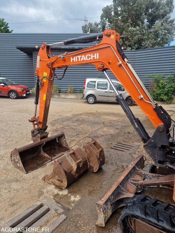 MINI PELLE HYDRAULIQUE SUR CHENILLES CAOUTCHOUC HITACHI ZX26U DIESEL 19.7CV 2017 - Minigraafmachine: afbeelding 5 MINI PELLE HYDRAULIQUE SUR CHENILLES CAOUTCHOUC HITACHI ZX26U DIESEL 19.7CV 2017 - Minigraafmachine: afbeelding 5