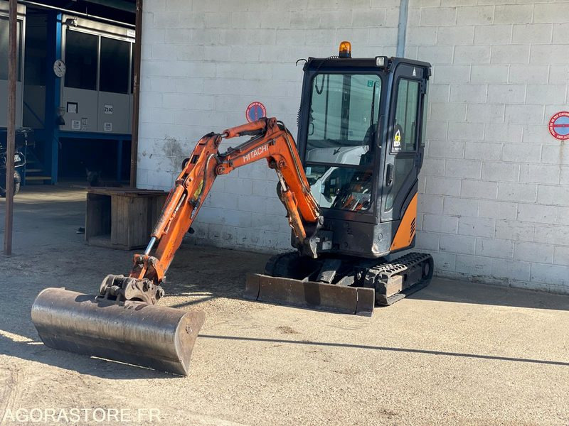 MINI-PELLE SUR CHENILLE CAOUTCHOUC HITACHI ZX17U-2 15CV 1.9T AVEC 3 GODETS - Graafmachine: afbeelding 1 MINI-PELLE SUR CHENILLE CAOUTCHOUC HITACHI ZX17U-2 15CV 1.9T AVEC 3 GODETS - Graafmachine: afbeelding 1