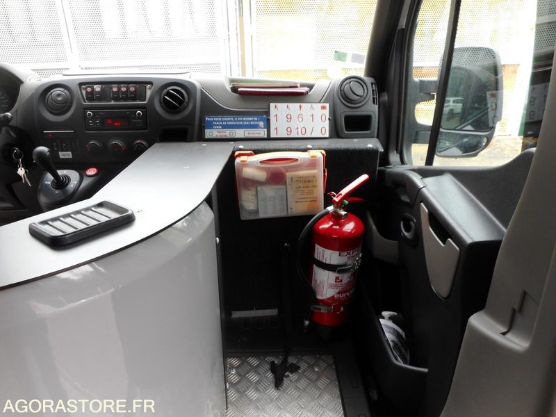 MINIBUS NAVETTE RENAULT - 2013 - 185 270 km - Minibus, Personenvervoer: afbeelding 3 MINIBUS NAVETTE RENAULT - 2013 - 185 270 km - Minibus, Personenvervoer: afbeelding 3