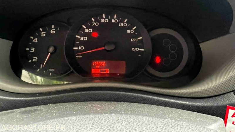 MINICAR - RENAULT TRUCKS - MASTER TPMR - 2012 - 179 100 KM (CB-868-FW) - Minibus, Personenvervoer: afbeelding 4 MINICAR - RENAULT TRUCKS - MASTER TPMR - 2012 - 179 100 KM (CB-868-FW) - Minibus, Personenvervoer: afbeelding 4