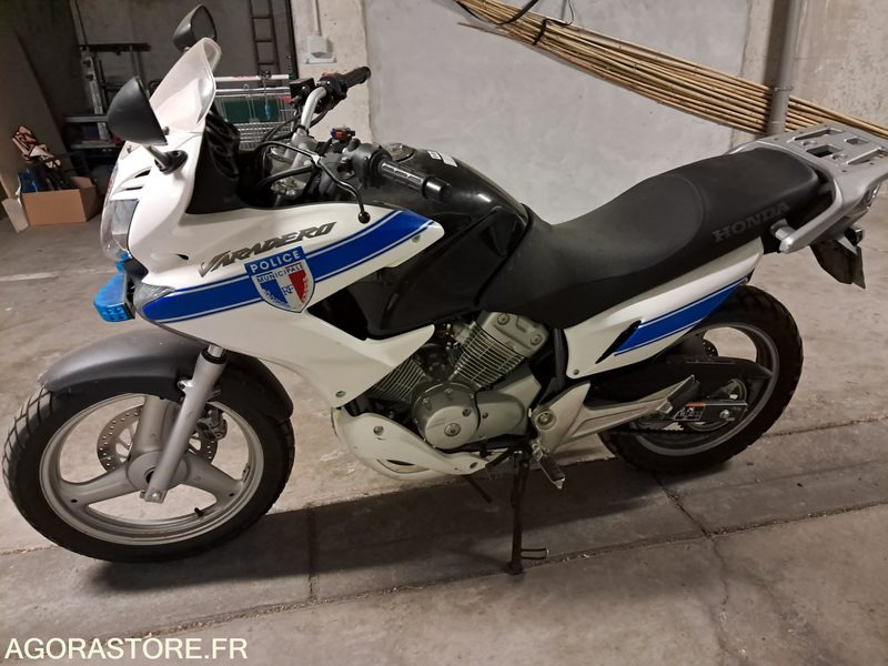 MOTO HONDA VARADERO 125 - Motorfiets: afbeelding 1 MOTO HONDA VARADERO 125 - Motorfiets: afbeelding 1