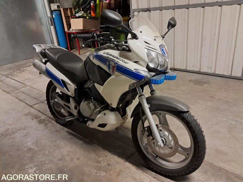 MOTO HONDA VARADERO 125 - Motorfiets: afbeelding 2 MOTO HONDA VARADERO 125 - Motorfiets: afbeelding 2
