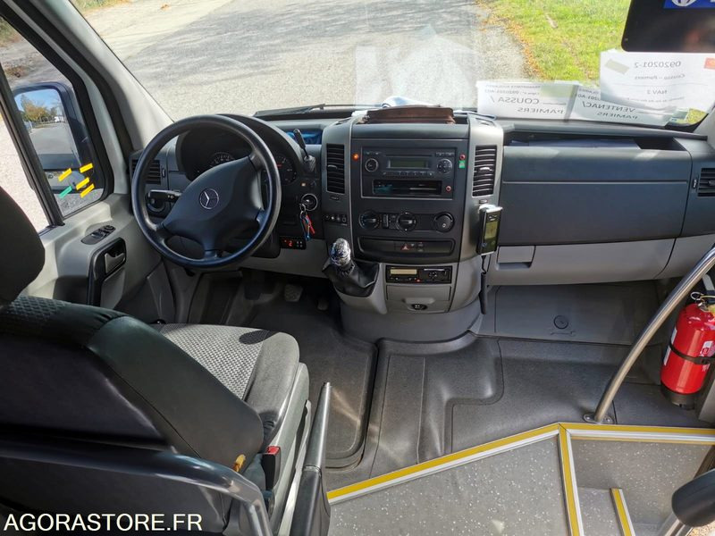 Mercedes sprinter 01/2014 BVM 22+1 places Clim 215000 kms ralentisseur - Minibus, Personenvervoer: afbeelding 5 Mercedes sprinter 01/2014 BVM 22+1 places Clim 215000 kms ralentisseur - Minibus, Personenvervoer: afbeelding 5