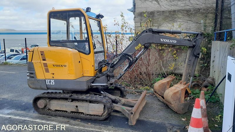 Minipelle Volvo EC25 - Minigraafmachine: afbeelding 1 Minipelle Volvo EC25 - Minigraafmachine: afbeelding 1