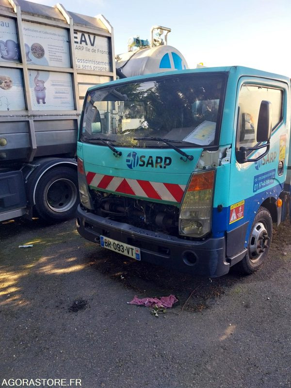 NISSAN Cabstar 3T5 BAROCLEAN 2011 (400 000Km) NON ROULANT EXPORT EXCLUSIVEMENT - Vacuümwagen: afbeelding 1 NISSAN Cabstar 3T5 BAROCLEAN 2011 (400 000Km) NON ROULANT EXPORT EXCLUSIVEMENT - Vacuümwagen: afbeelding 1