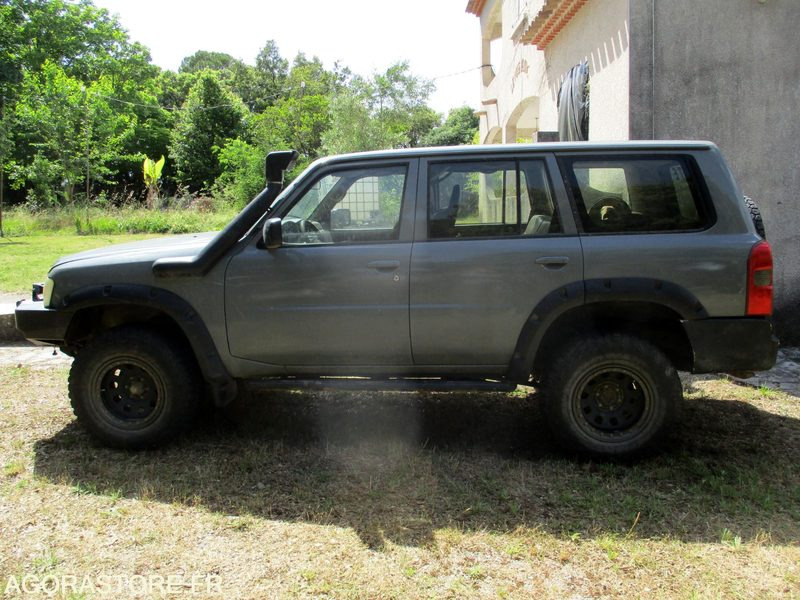Nissan Patrol Y61 Station Wagon moteur 6 cylindres 4.2 Turbo Diesel 160cv BM5 - SUV: afbeelding 3 Nissan Patrol Y61 Station Wagon moteur 6 cylindres 4.2 Turbo Diesel 160cv BM5 - SUV: afbeelding 3