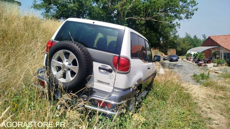 Nissan Terrano - 2004 - SUV: afbeelding 4 Nissan Terrano - 2004 - SUV: afbeelding 4