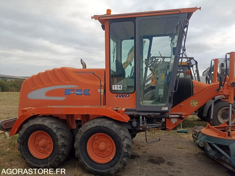 Niveleuse FIAT KOBELCO G110 2207 heures - TOURNANT et ROULANT - Grader: afbeelding 3 Niveleuse FIAT KOBELCO G110 2207 heures - TOURNANT et ROULANT - Grader: afbeelding 3