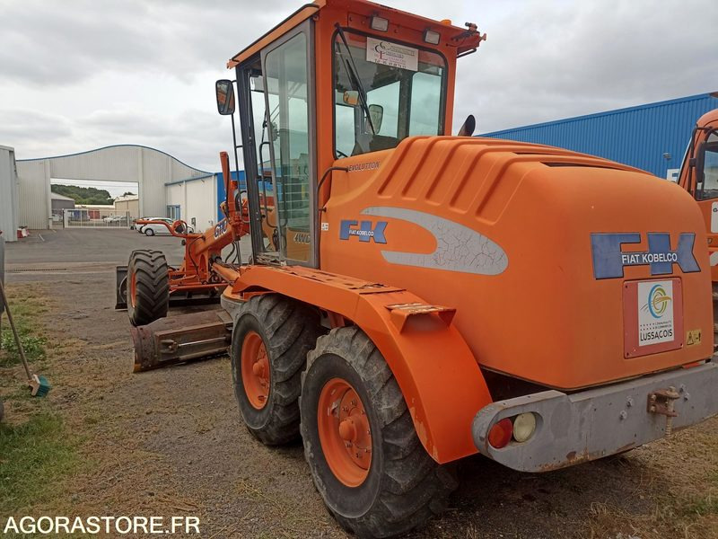 Niveleuse FIAT KOBELCO G110 2207 heures - TOURNANT et ROULANT - Grader: afbeelding 4 Niveleuse FIAT KOBELCO G110 2207 heures - TOURNANT et ROULANT - Grader: afbeelding 4