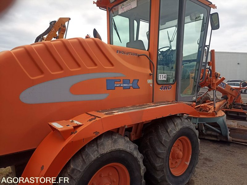 Niveleuse FIAT KOBELCO G110 2207 heures - TOURNANT et ROULANT - Grader: afbeelding 5 Niveleuse FIAT KOBELCO G110 2207 heures - TOURNANT et ROULANT - Grader: afbeelding 5