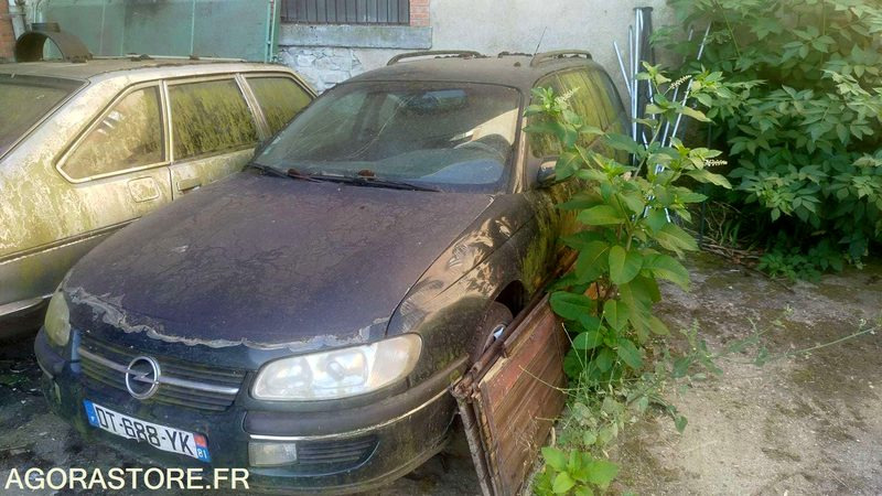 OPEL OMÉGA BREAK - 1996 - Personenwagen: afbeelding 2 OPEL OMÉGA BREAK - 1996 - Personenwagen: afbeelding 2