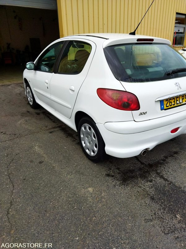 PEUGEOT 206 ESSENCE - Personenwagen: afbeelding 2 PEUGEOT 206 ESSENCE - Personenwagen: afbeelding 2