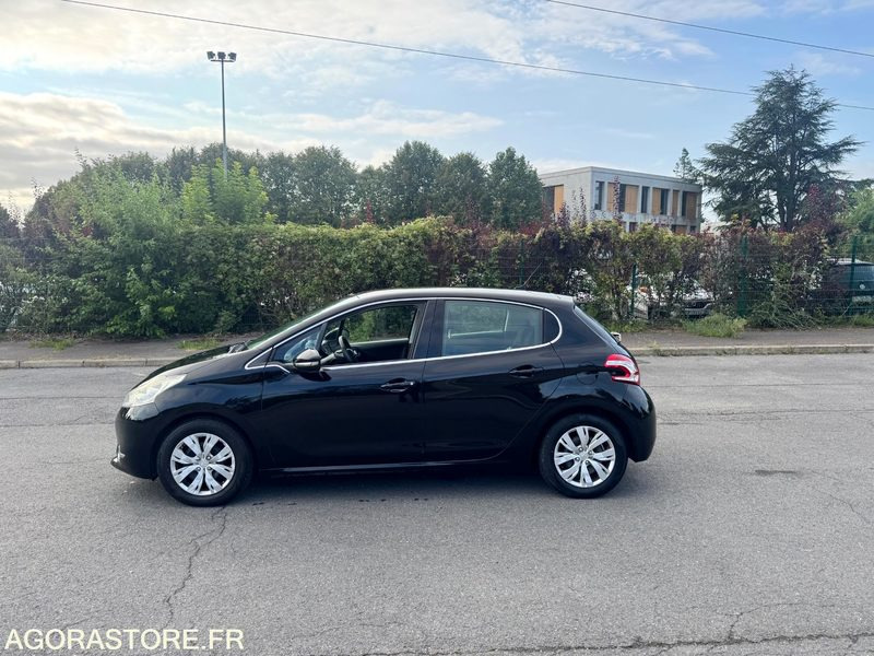 PEUGEOT 208 1.4 HDI ALLURE 197 000 KM - Personenwagen: afbeelding 3 PEUGEOT 208 1.4 HDI ALLURE 197 000 KM - Personenwagen: afbeelding 3