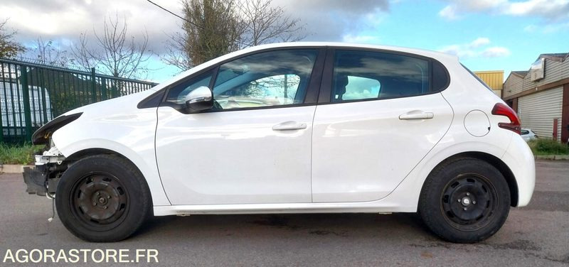PEUGEOT 208 - 2018 - 121361km - ESSENCE - pour pièces - Personenwagen: afbeelding 4 PEUGEOT 208 - 2018 - 121361km - ESSENCE - pour pièces - Personenwagen: afbeelding 4