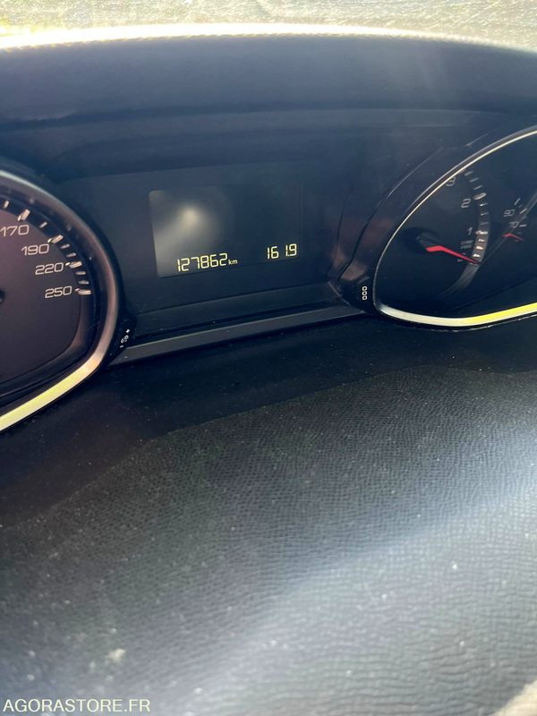 PEUGEOT 308 ESSENCE 127862 kms 2018 - Personenwagen: afbeelding 4 PEUGEOT 308 ESSENCE 127862 kms 2018 - Personenwagen: afbeelding 4